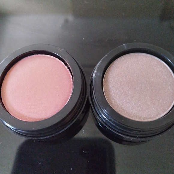 LORAC EYE SHADOW - Picture 2 of 3